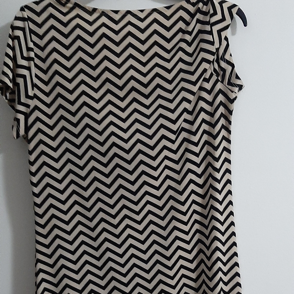 Dresses - Picture 9 of 10